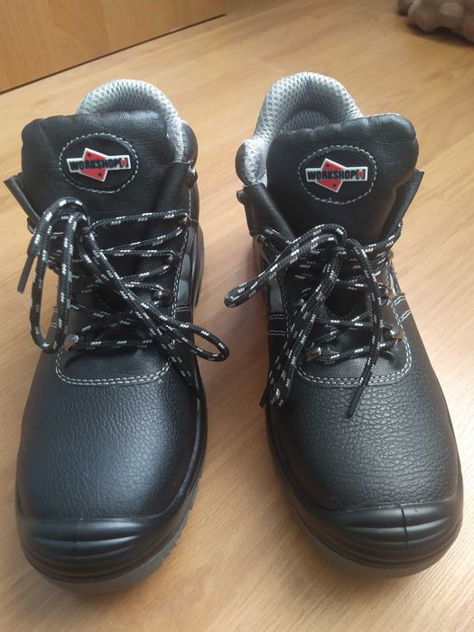 Терміново.Черевики зимові,укріпленні,42 розмір.