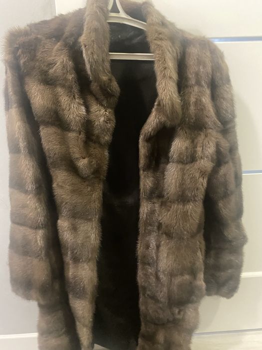 Продам норкову шубу.