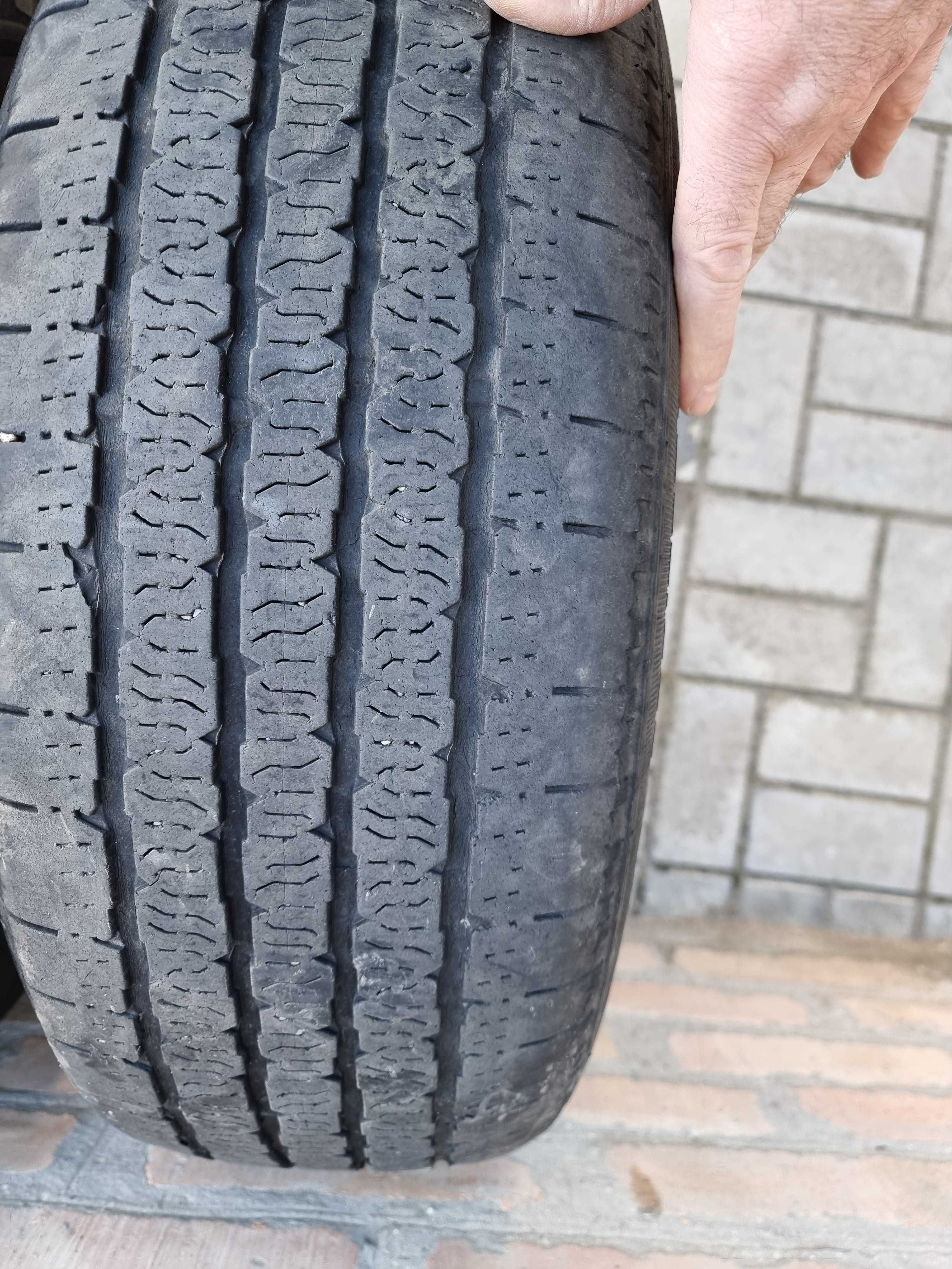 Шини всесезонні Kumho 235/60 R17 (літо, зима) 2000грн комплект