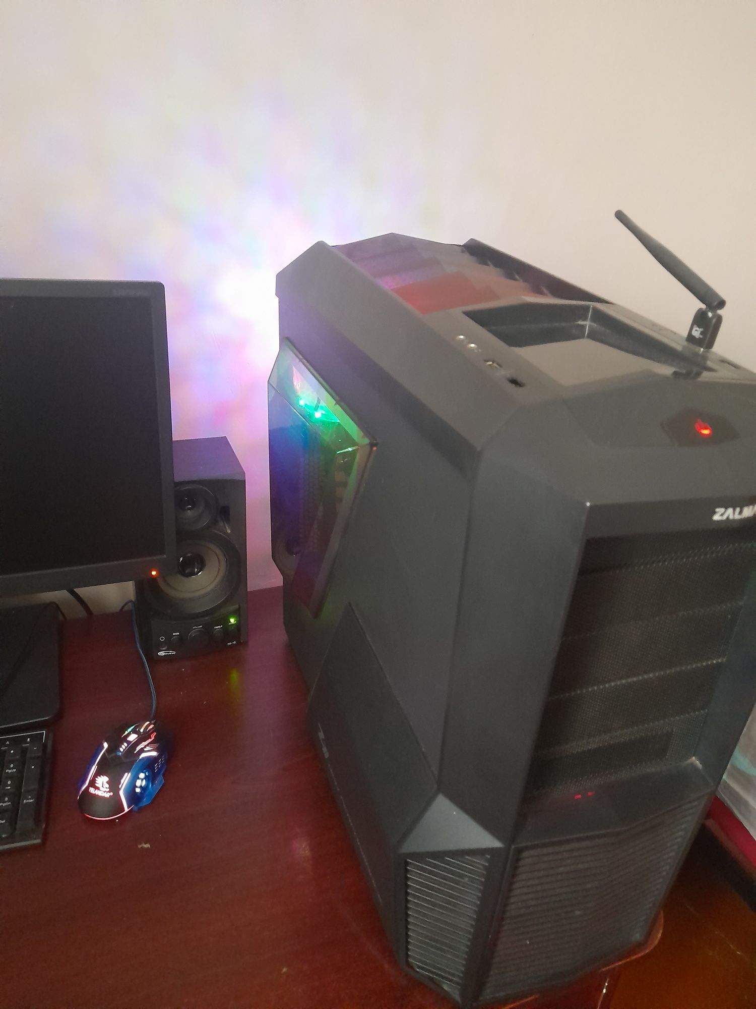 Продам ігрову зборку з монітором на базі ddr4