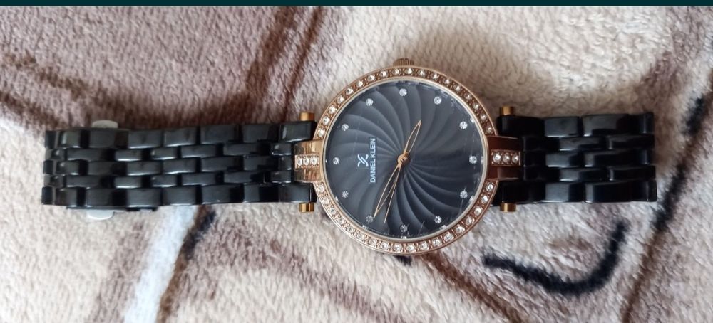 Часы кварцевые Daniel Klein