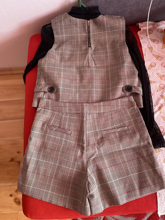 Костюм трійка із шортами спідницею