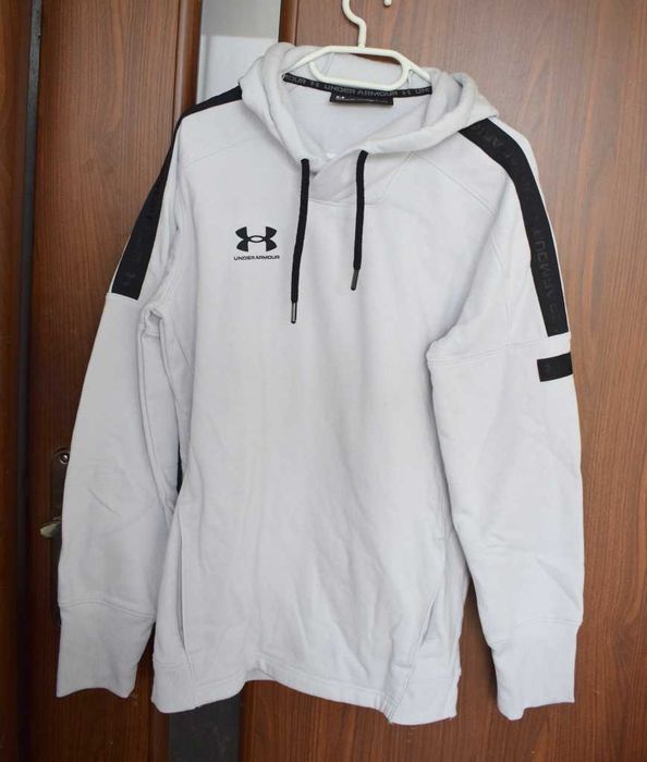 Under Armour  bluza z kapturem fitted s m