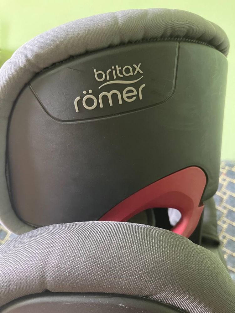 Автокрісло BRITAX ROMER KIDFIX2  R ( universal)