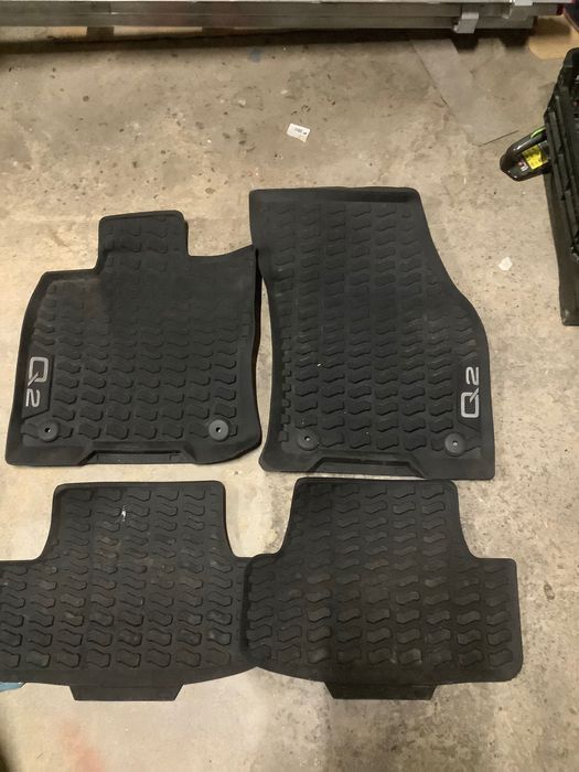 Dywaniki gumowe AUDI Q2 oryginał ASO