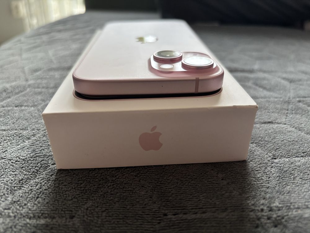 Iphone 15 128gb róż stan idealny cały komplet