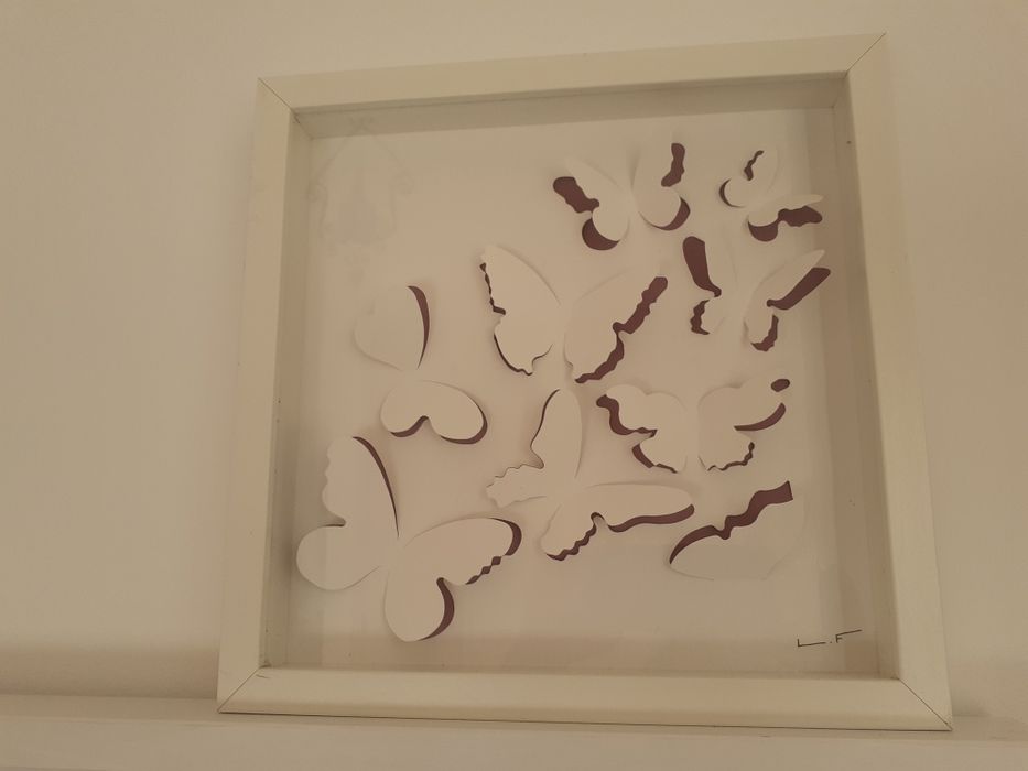 Quadros com molduras e gravuras