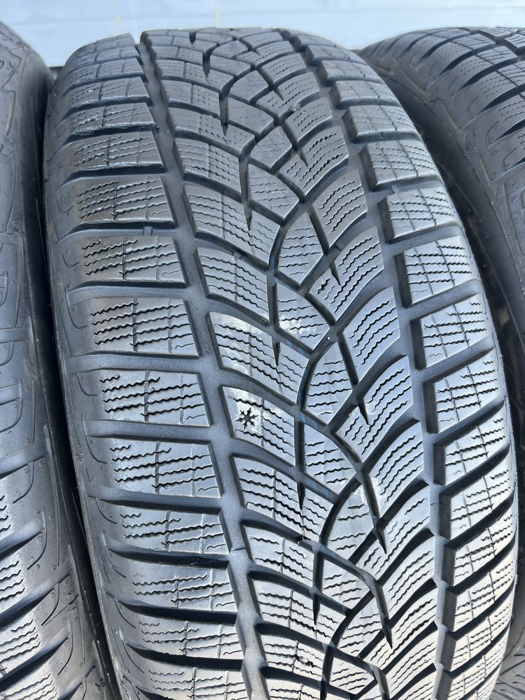 Резина зимова 225 55 r17 goodyear
