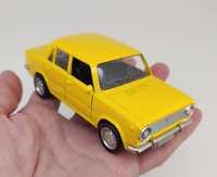 Модель автомобиля ВАЗ 2106 желтый.