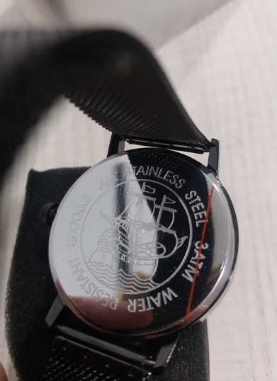 Relógio Gigandet preto minimalista