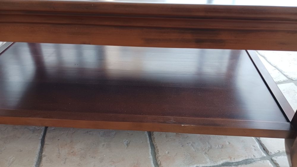 Mesa de dentro sala nova de exposição