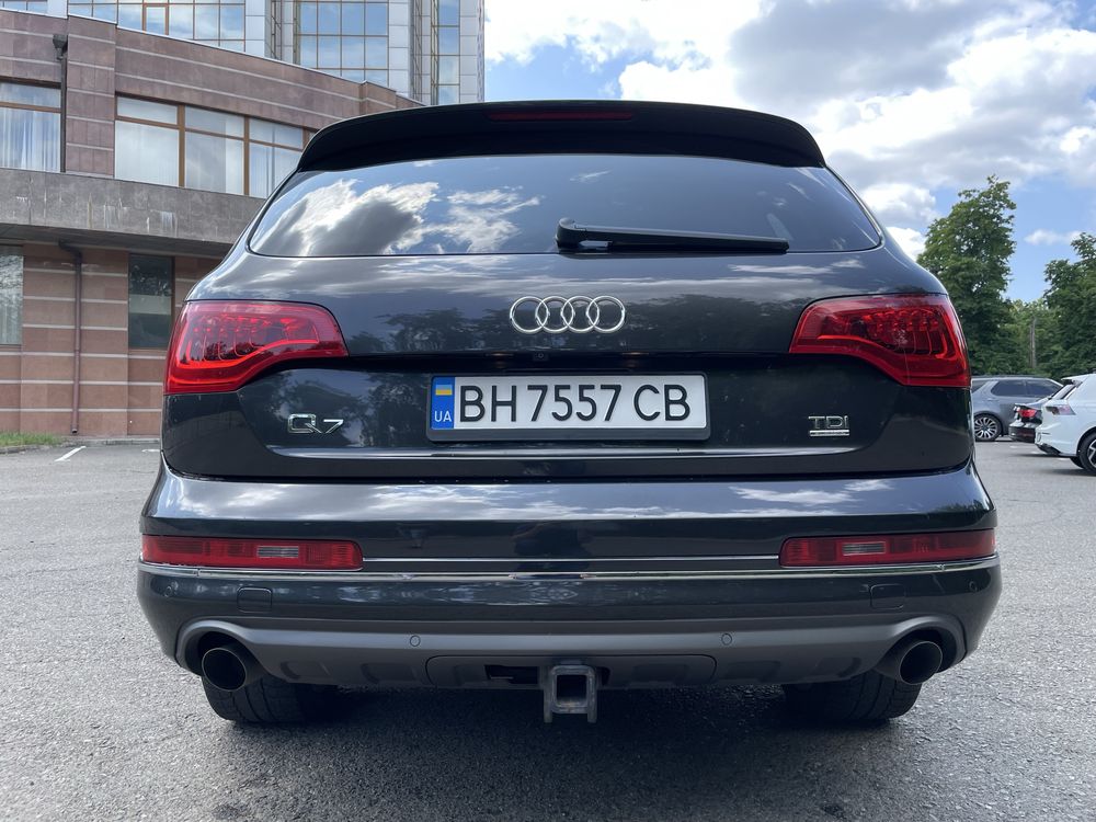 Audi Q7 3.0 TDI Sline Premium Plus в очень хорошем состоянии