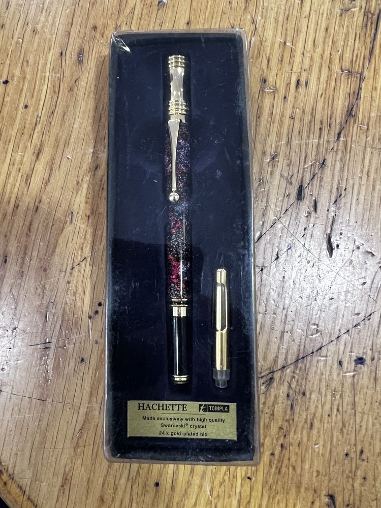 Caneta tinta permanente banhada ouro 24k Hachette