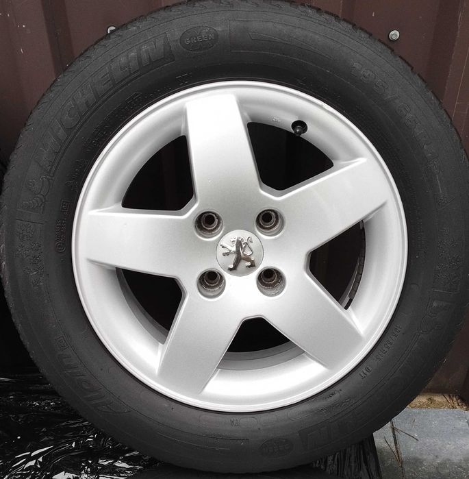 Oryginalne felgi aluminiowe  15 cali 4 x 108 +opony 195 65 GRATIS