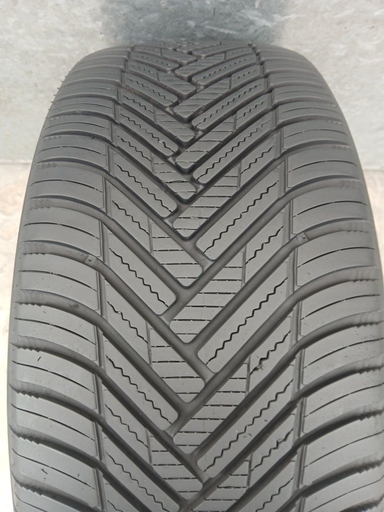 245/45/19 1 sztuka całoroczna Hankook Kinergy 4s2 23rok 7mm