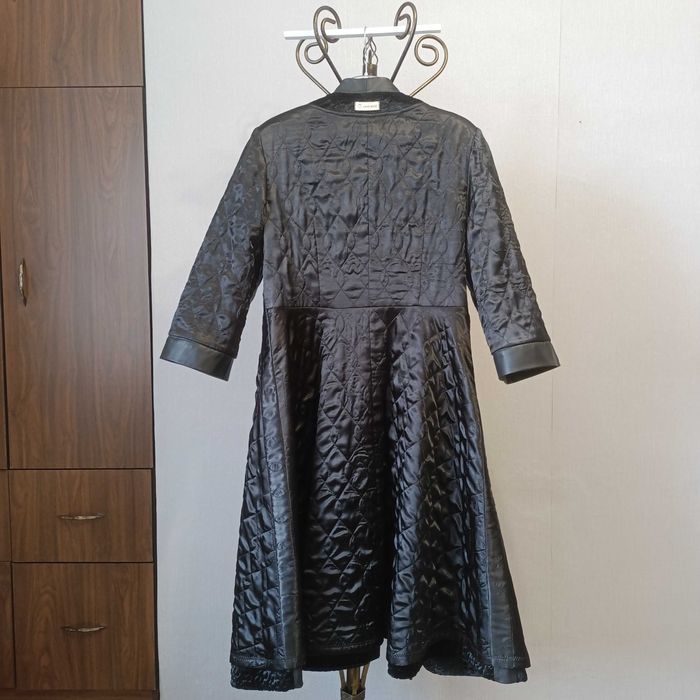 ЭЛЕГАНТНАЯ Стильная  Эко Шуба под КАРАКУЛЬ ,  чёрного цвета .