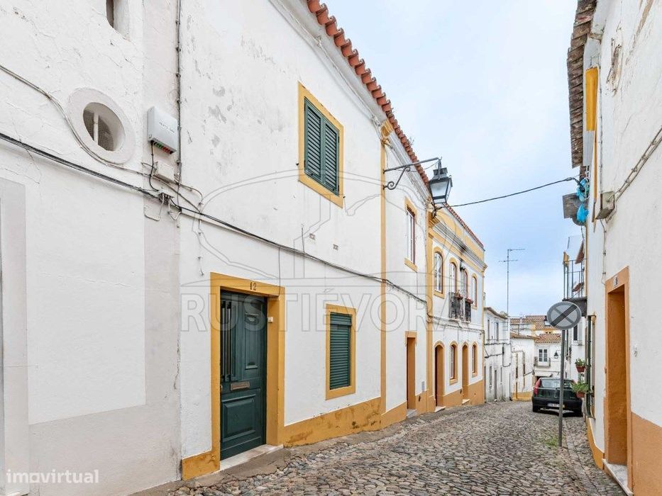 Moradia Unifamiliar T4 no Centro Histórico da Cidade - Potencial de...