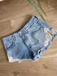Spodenki jeansowe dżinsowe z haftem zdobieniem krótkie Pull&Bear 36 S