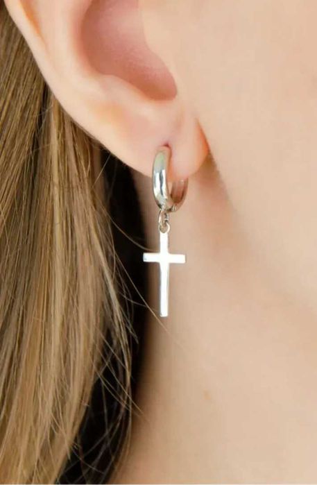 Срібні та посріблені сережки хрестики з камнями та без.