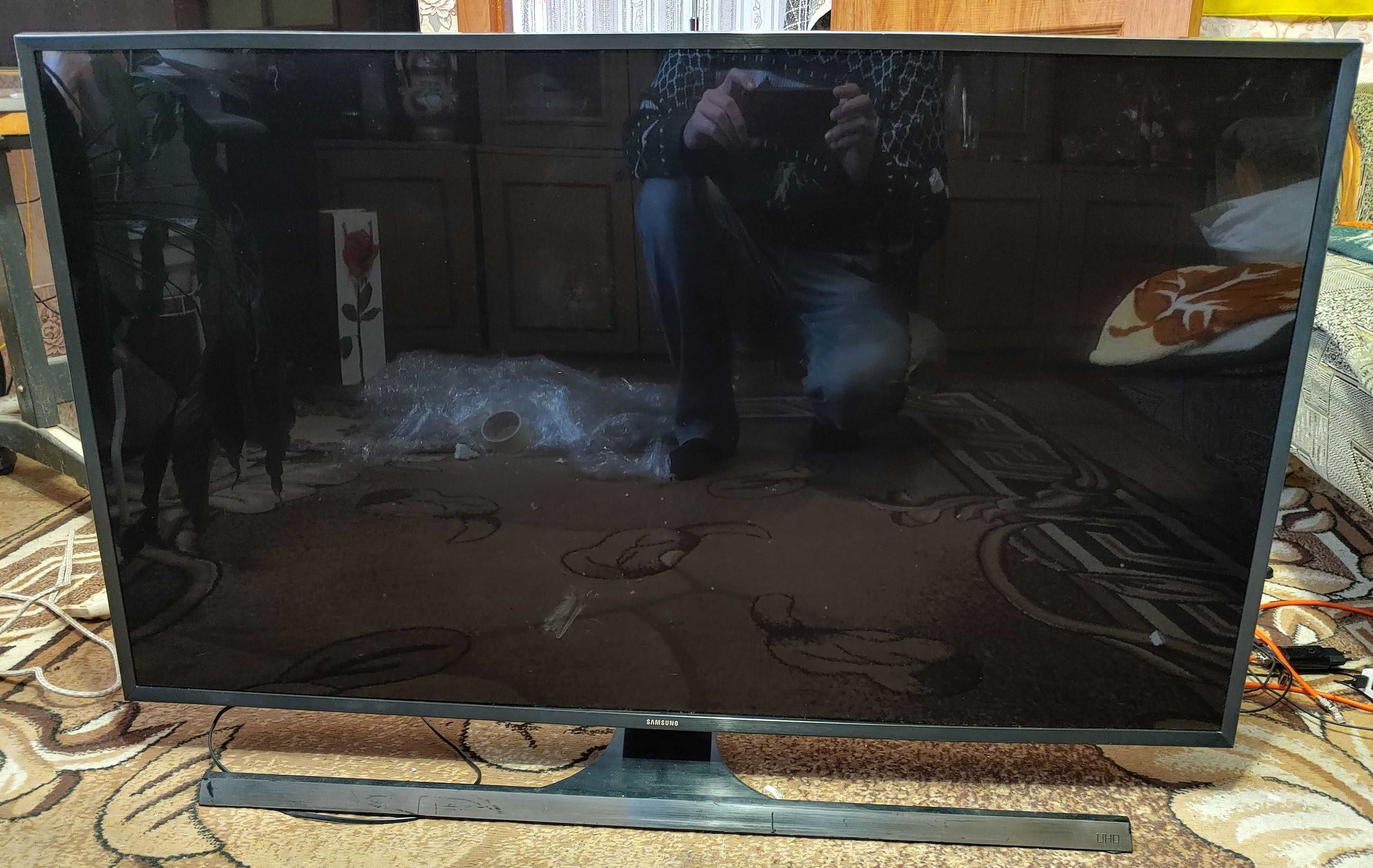 SAMSUNG UE48JU7090T/SMART/4K дефекти