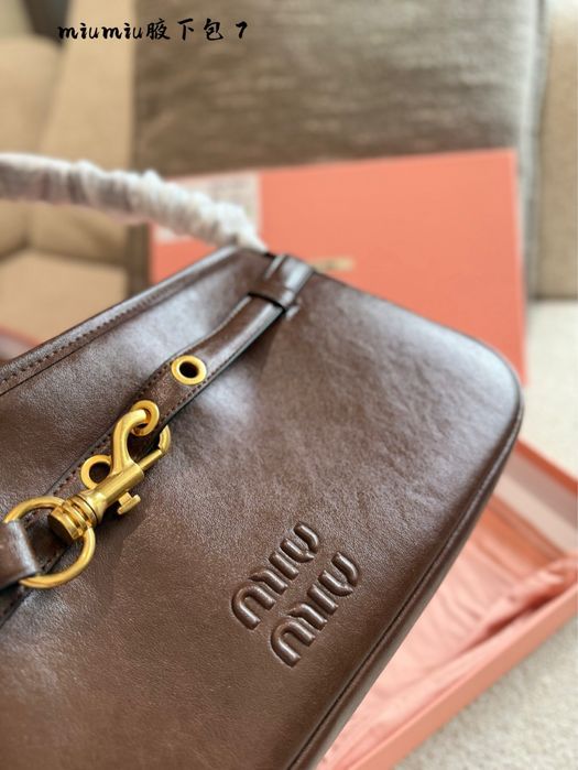Елегантна коричнева сумка Miu Miu
