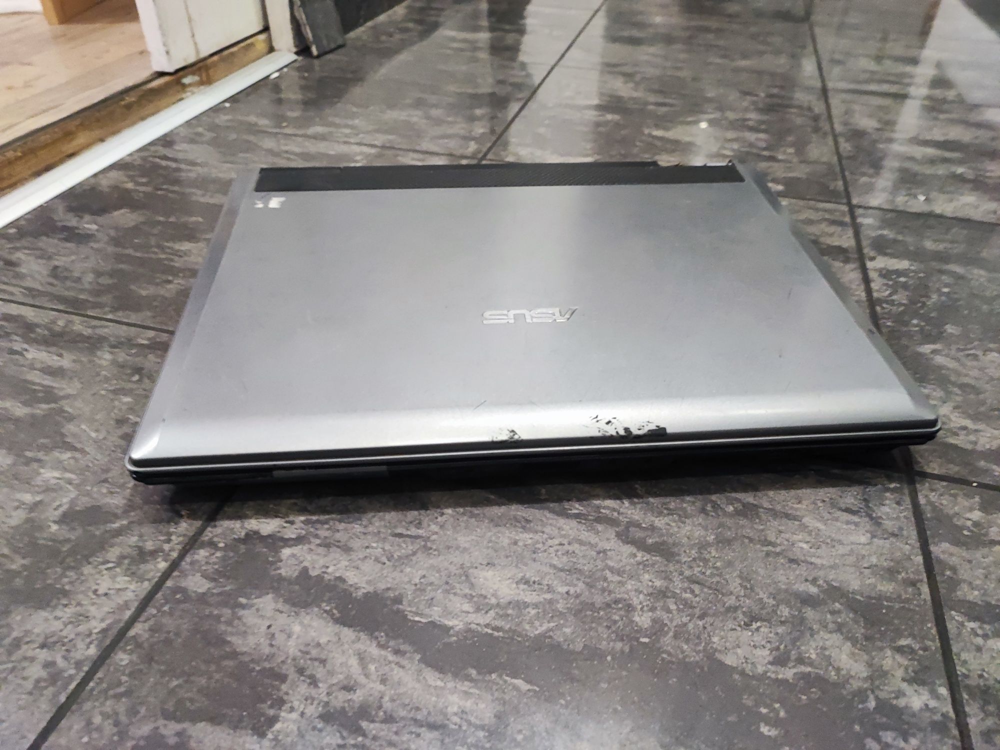 Laptop Asus 4GB HDD sprawny dedykowana karta NVIDIA