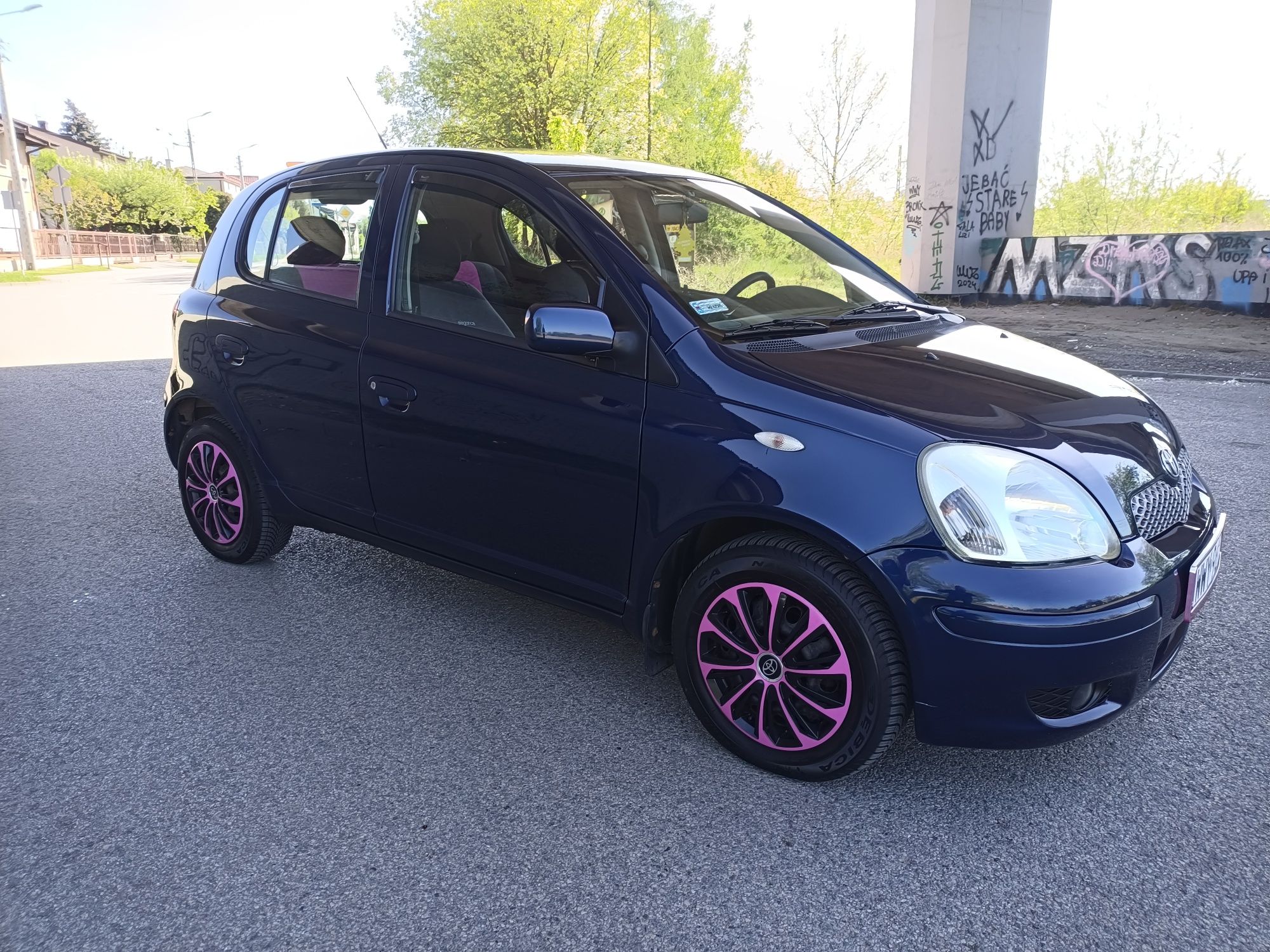 Sprzedam niezawodną Toyotę Yaris 1.3 benzyna.