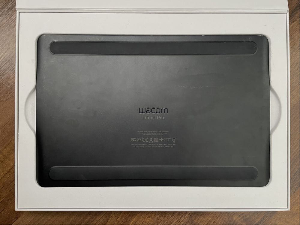 Графічний планшет: Wacon Intuos Pro M