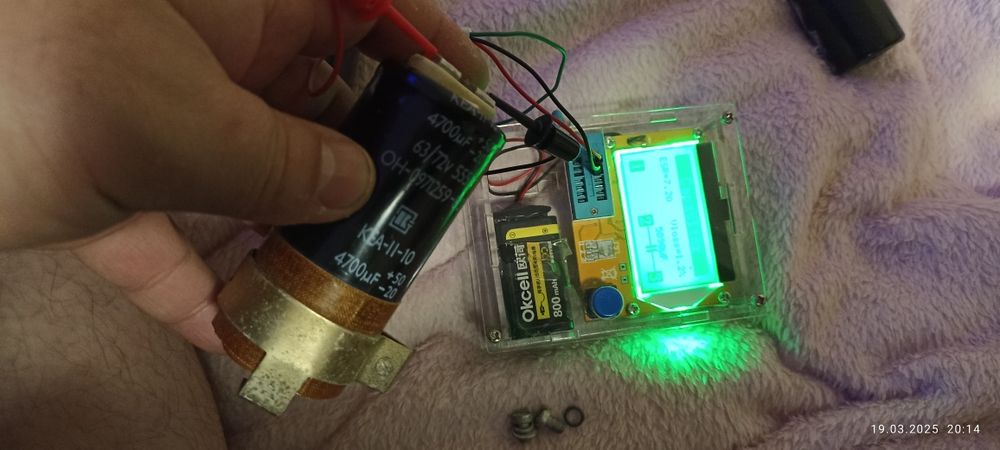 Електролітичний конденсатор.на 4700 мкф.4.700 та на 470.siemens