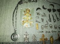 Amuletos de proteção diversos colares, cruz caravana