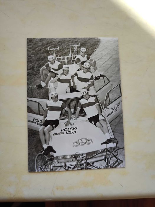 Stara kolekcjonerska  pocztówka Fiat 125 p Kolarstwo Monte Carlo