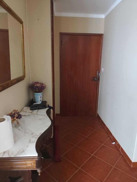 Aluga-se apartamento T3 em Tomar (Nabância)