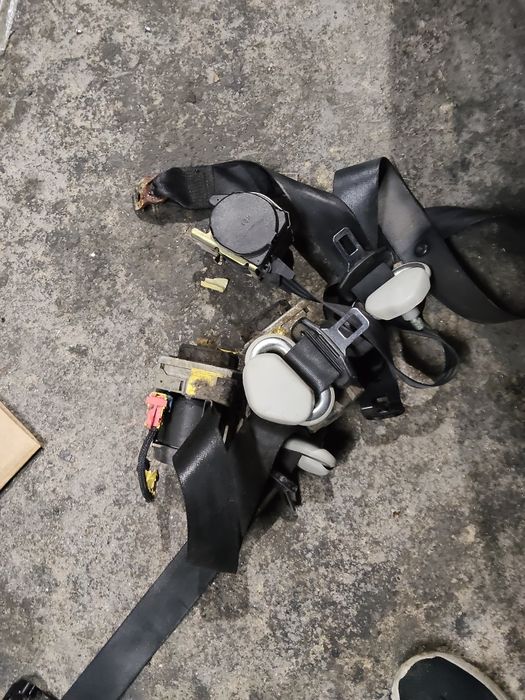 Cintos golf 4 e mais peças tenho golf e airbag 4