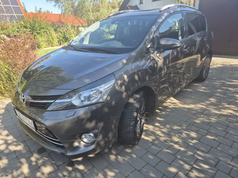 Toyota Verso Toyota Verso 1.8 benzyna | Premium | 7os | 147 KM | Salon Polska