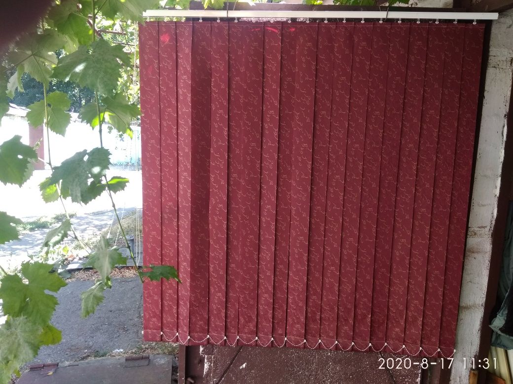 Продам шторы вертикальные