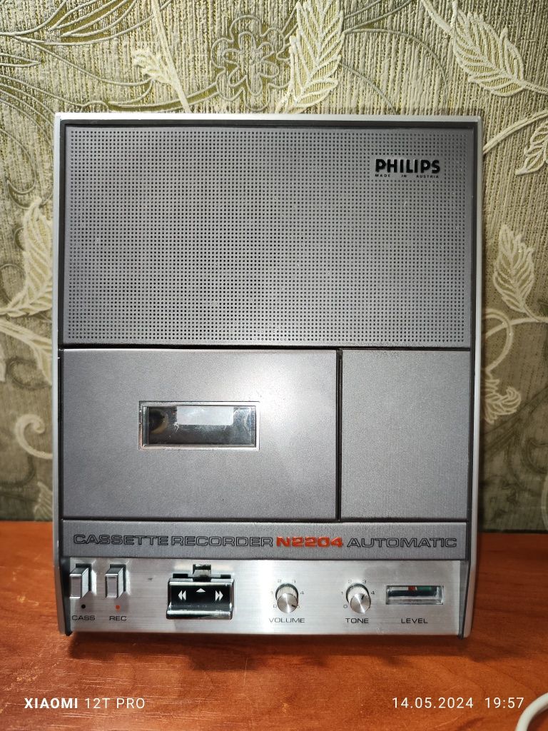 Продам PHILIPS N2204 Cassette Recorder