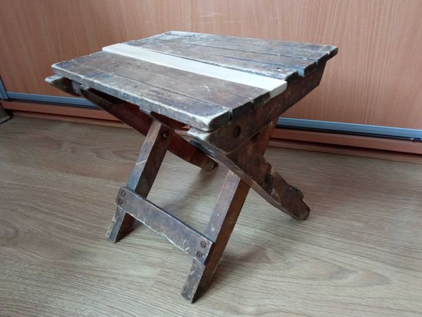Krzesełko turystyczne. Stare drewniane. Krzesełko składane.