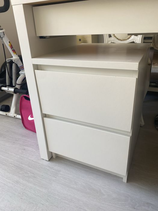 Mesa de cabeceira/ Bloco de 2 gavetas MALM IKEA