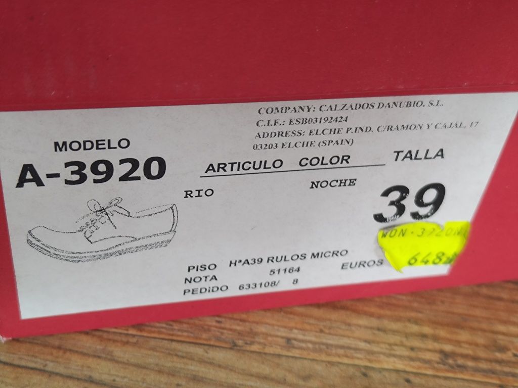 Znakomite buty z Hiszpanii 39