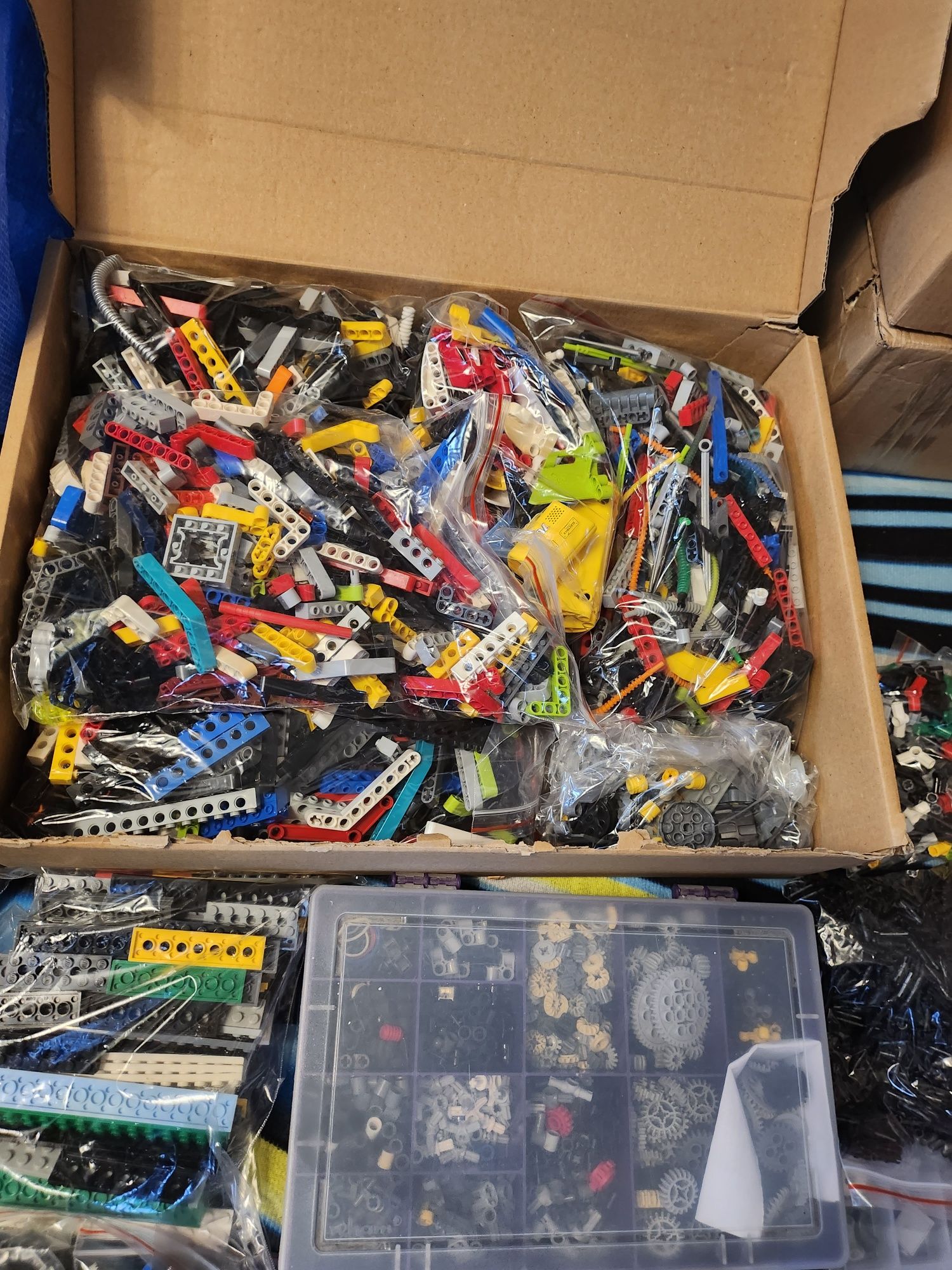 Lego technic mix , segregowane w woreczkach