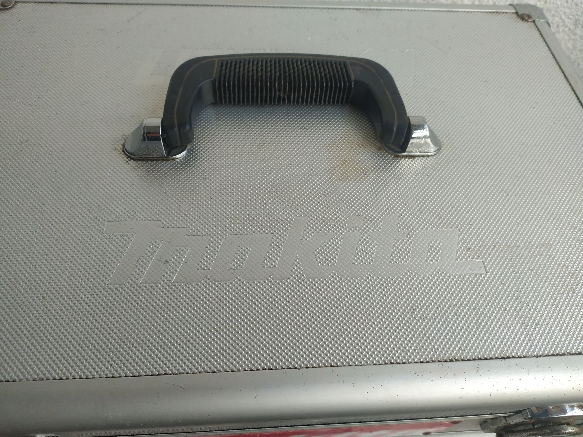 Makita skrzynia/ walizka/ skrzynka aluminiowa na wiertła lithum