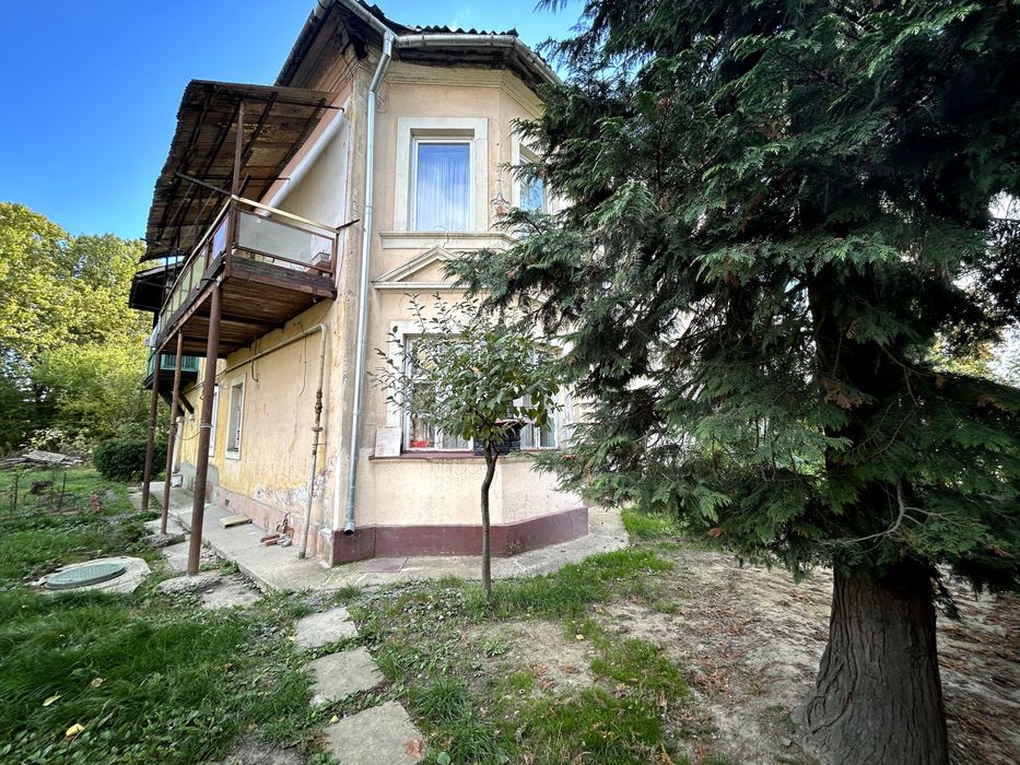 Продається 2-кімнатна квартира біля Ужгородського замку