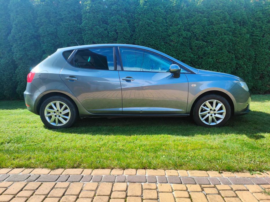 Seat Ibiza 1.4 Climatronic, Navi, opony letnie i zimowe, 2013r.