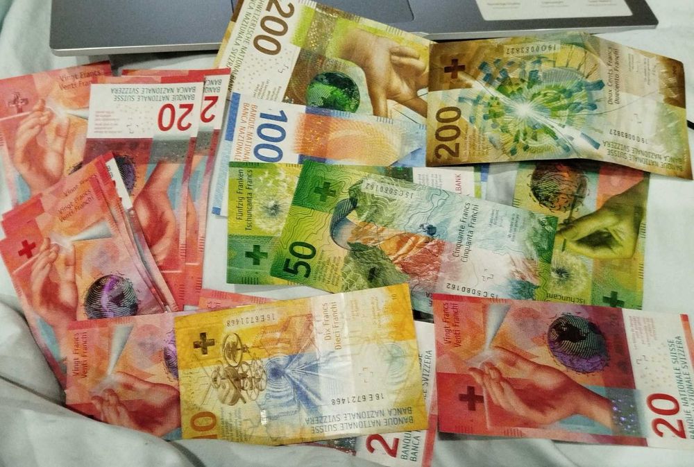 Купюри 10,20,50,100,200 франків Швейцарії Боны Швейцарские франки CHF