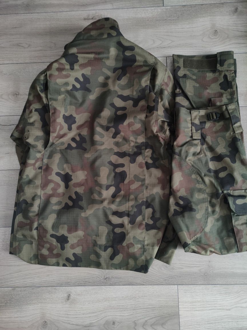 Wojskowy mundur polowy S/XL