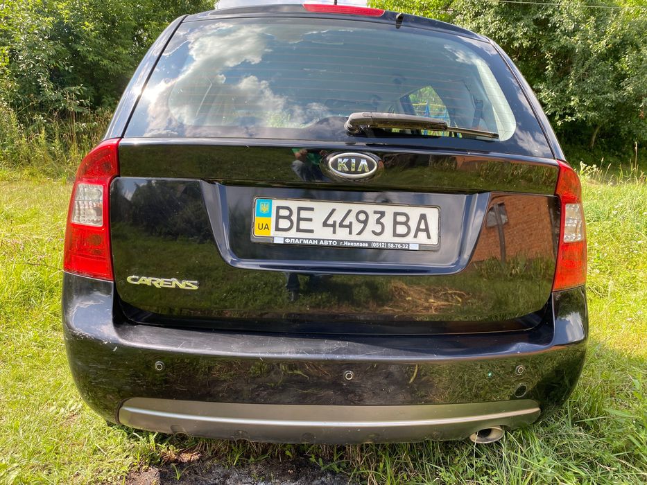 Kia Carens 2011 року