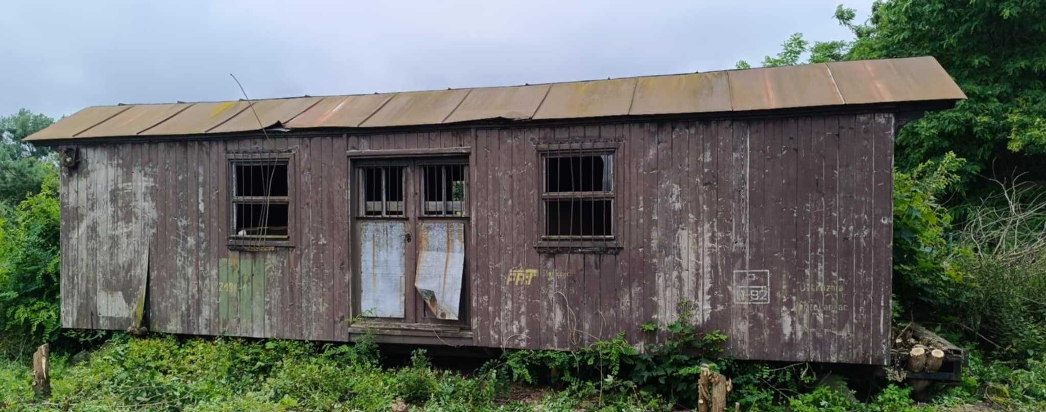 Wagon kolejowy mieszkalny drewniano stalowy - stalowa rama