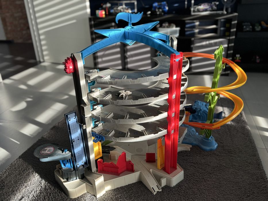 Hot Wheels Wielki Garaż Ultimate+ gratisy