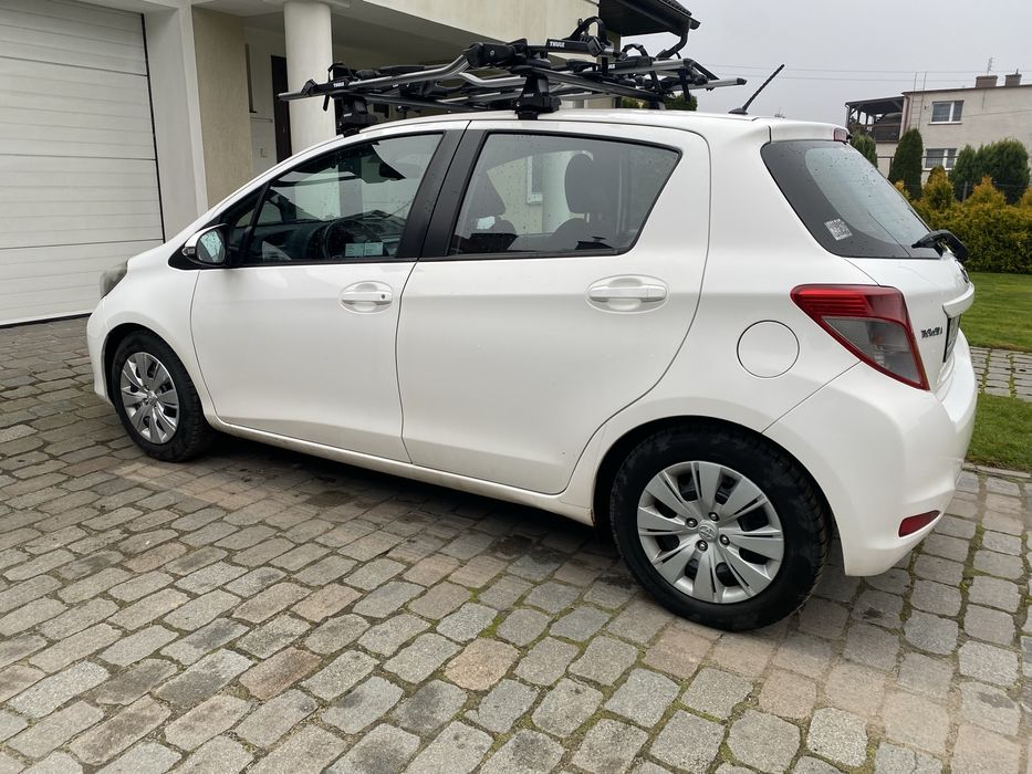 Toyota Yaris 1.0 VVT-i Luna,2014,Benzyna,5 drzwi,Koła letnie i zimowe