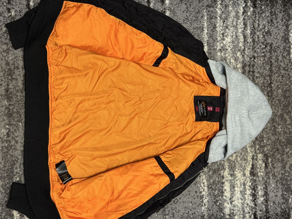 Оригінальний бомбер куртка Alpha Industries